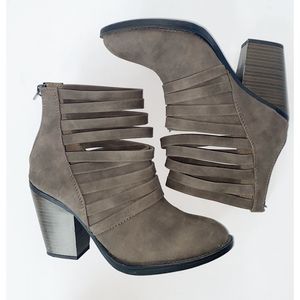 Soda Strappy Stacked Block Chunky Heel Ankle Booties Boots Taupe Vegan Suede 7.5